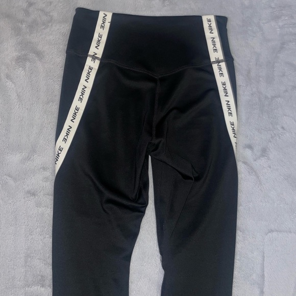 Nike logo cropped leggings - Picture 2 of 4
